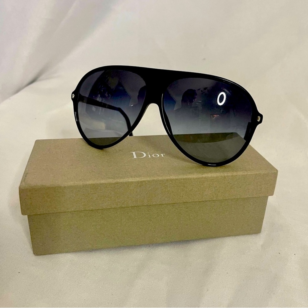 Christian Dior womens black/silver collector “Les Marquises” sunglasses